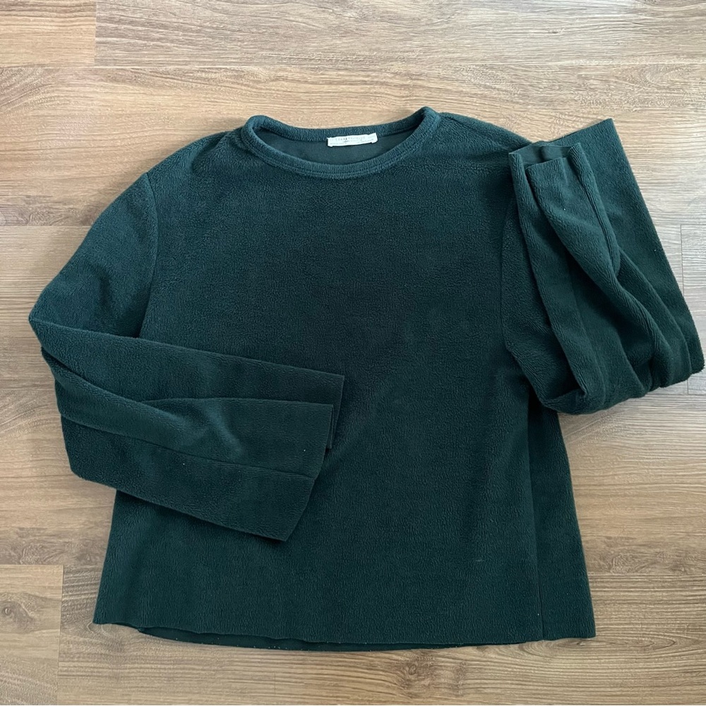 Zara dark green sweater top with wide arms